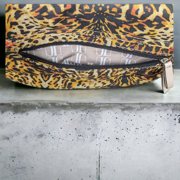 Jennifer Lopez JLO Cheetah Print Clutch Purse Magnetic Closure. Zip Pockets. - Picture 4 of 14